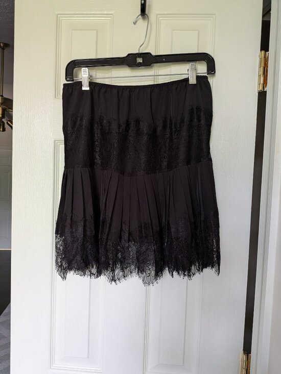Dresses & Skirts - Black Tiered Pleated Lace Trim Mini Skirt Size L
